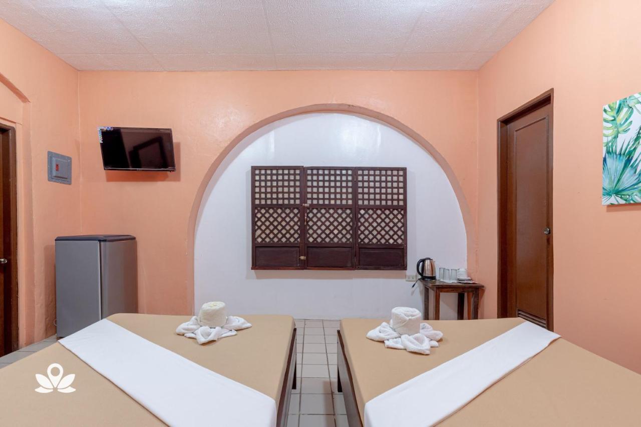 Zen Rooms Calle Crisologo ויגאן מראה חיצוני תמונה